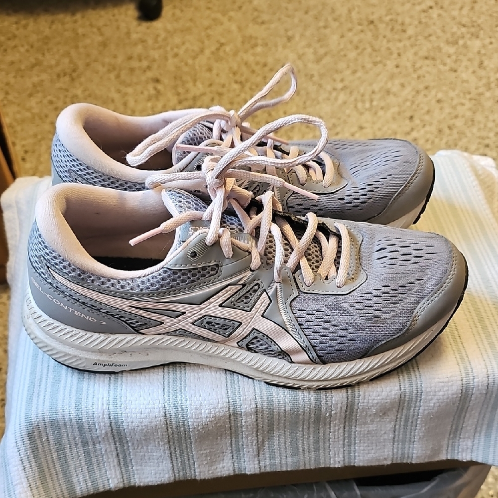 ASICS Women's Light Gray Athletic Shoes